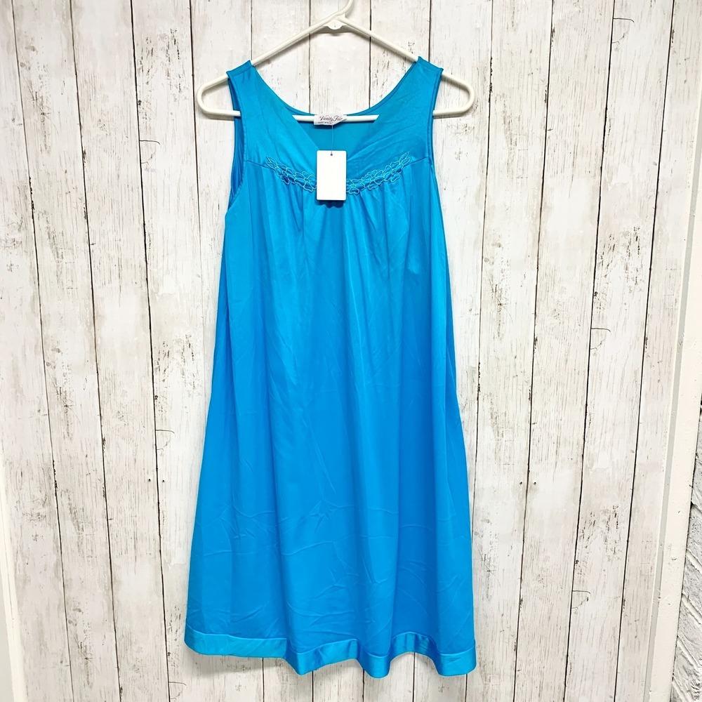 Vintage Vanity Fair Women Chest 27" Blue Nylon Tricot VNeck Sleeveless Nightgown